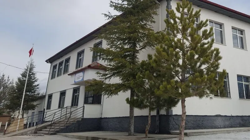 Eskil Şehit Recep Bozdağ Ortaokulu - Eskil Ortaokulları