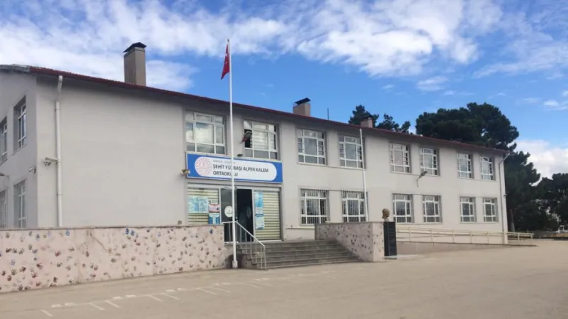 Suluova Şehit Yüzbaşı Alper Kalem Ortaokulu - Suluova Ortaokulları