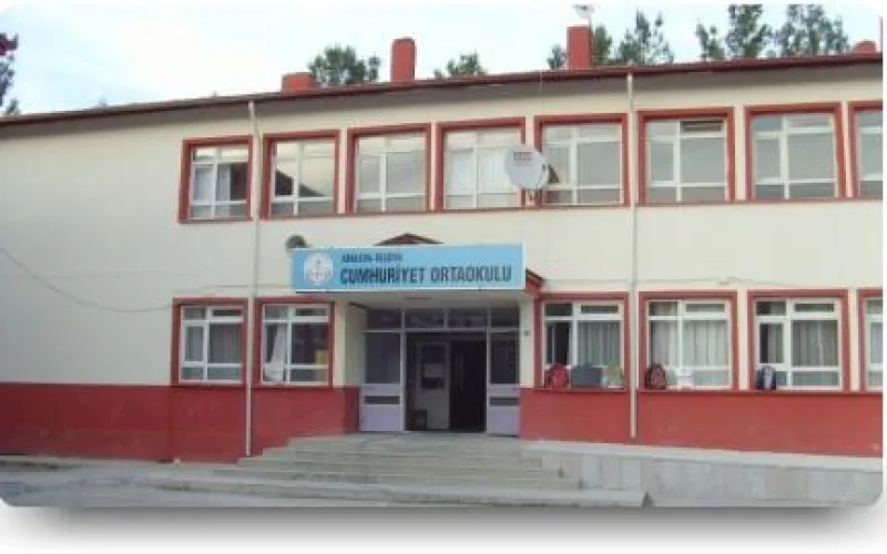Taşova Cumhuriyet Ortaokulu - Taşova Ortaokulları