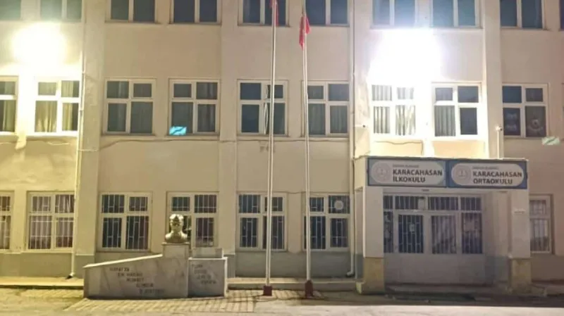 Elmadağ Karacahasan Ortaokulu - Elmadağ Ortaokulları