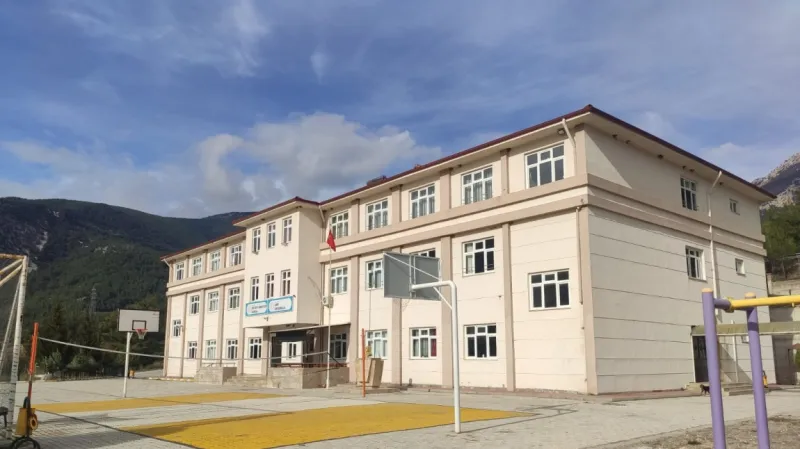 Finike Arif Ortaokulu - Finike Ortaokulları