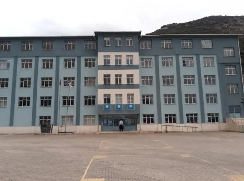 Finike Şehit İsmail Çalkan İmam Hatip Ortaokulu - Finike Ortaokulları