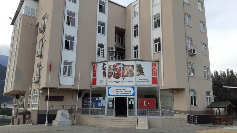 Finike Finike Şehit Ömer Halisdemir İmam Hatip Ortaokulu - Finike Ortaokulları