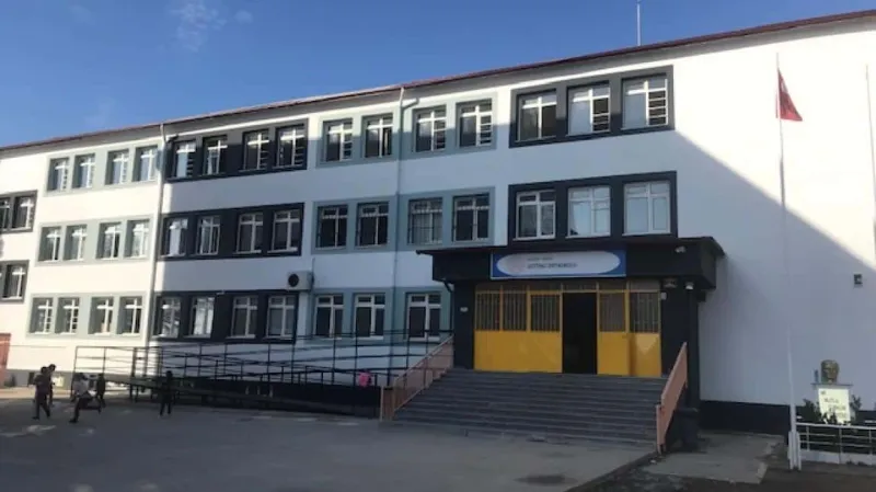 Edremit Zeytinli Ortaokulu - Edremit Ortaokulları