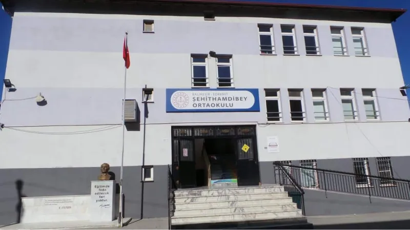 Edremit Şehit Hamdibey Ortaokulu - Edremit Ortaokulları
