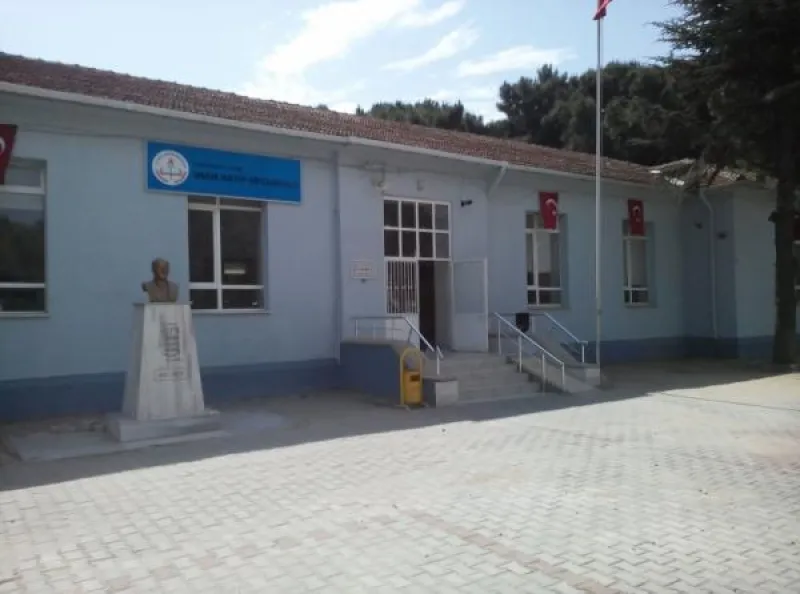 Ezine Ezine İmam Hatip Ortaokulu - Ezine Ortaokulları