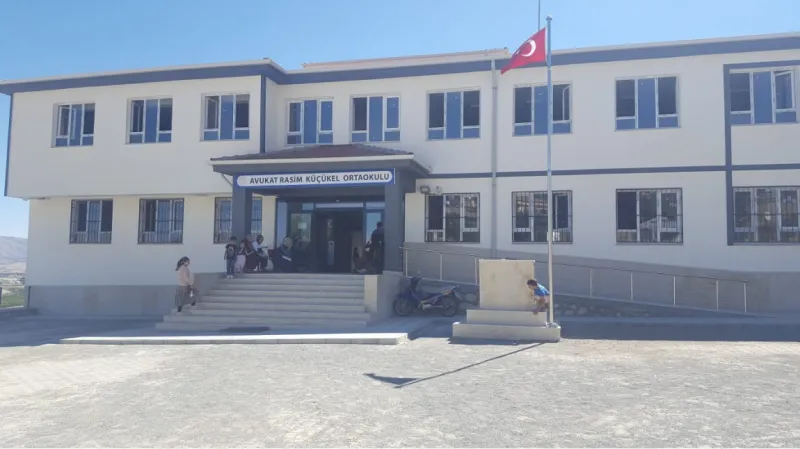 Merkez Avukat Rasim Küçükel Ortaokulu - Merkez Ortaokulları