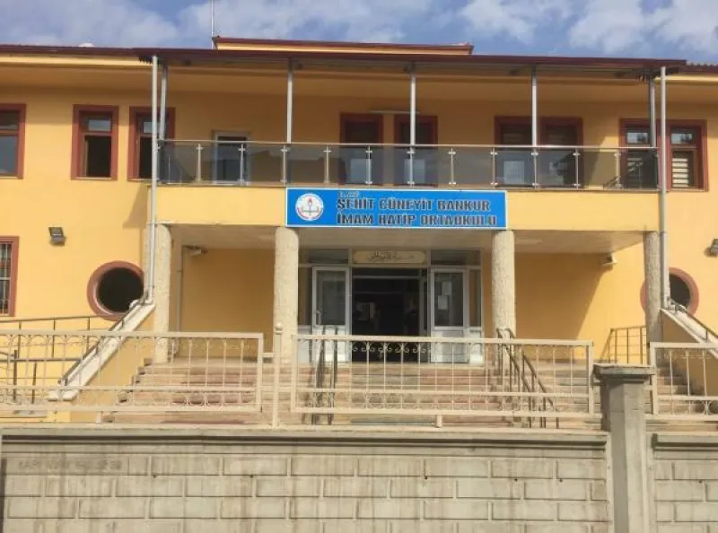 Merkez Şehit Cüneyit Bankur İmam Hatip Ortaokulu - Merkez Ortaokulları