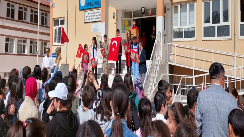 Merkez Vali Tevfik Gür Ortaokulu - Merkez Ortaokulları