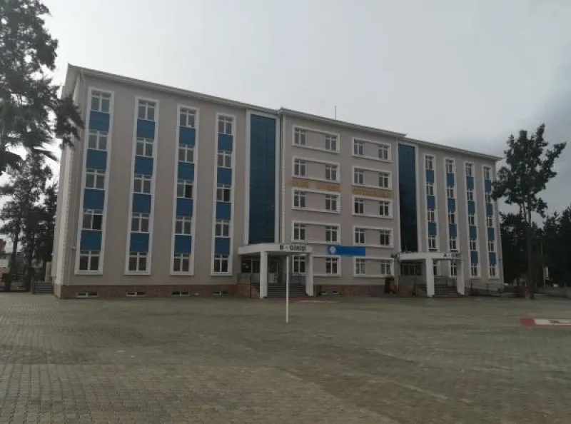 İskenderun Nuri Üysen Ortaokulu - İskenderun Ortaokulları