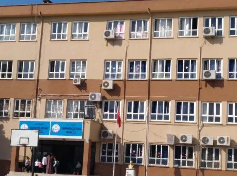 İskenderun İskenderun General Şükrü Kanadlı Ortaokulu - İskenderun Ortaokulları