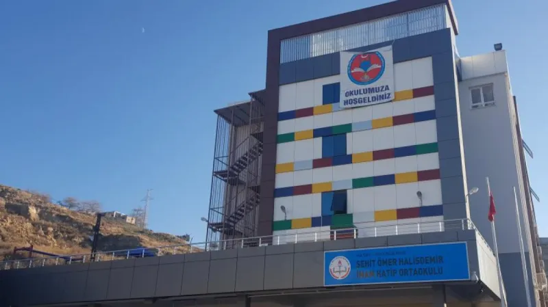 İskenderun Şehit Ömer Halisdemir İmam Hatip Ortaokulu - İskenderun Ortaokulları