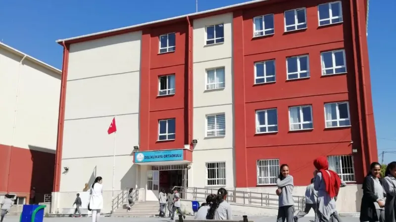 Arnavutköy Deliklikaya Ortaokulu - Arnavutköy Ortaokulları