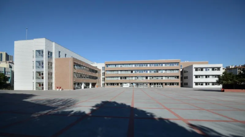 Ataşehir T. Emlak Bankası Ataşehir Ortaokulu - Ataşehir Ortaokulları