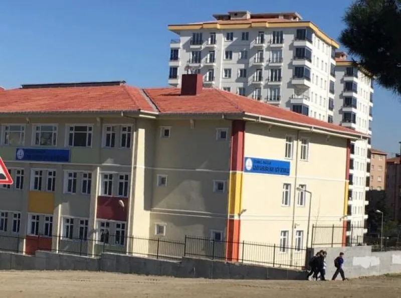 Bağcılar Öznur Kahraman İmam Hatip Ortaokulu - Bağcılar Ortaokulları