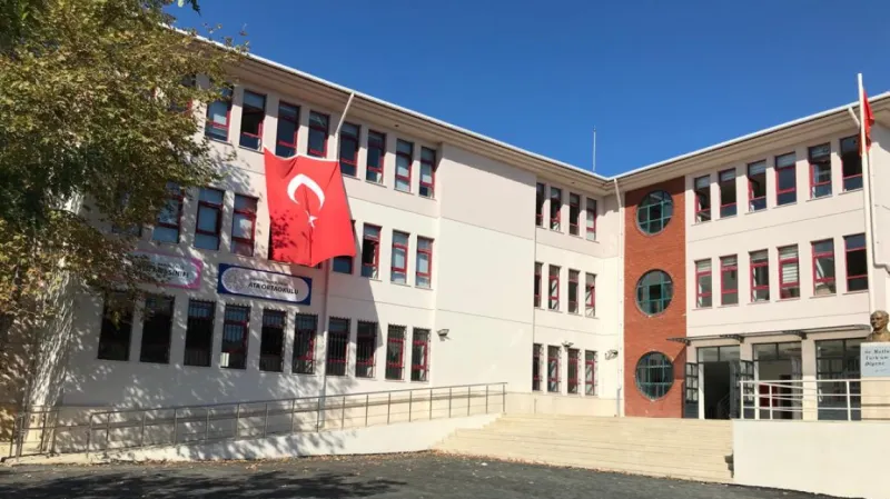 Bahçelievler Ata Ortaokulu - Bahçelievler Ortaokulları