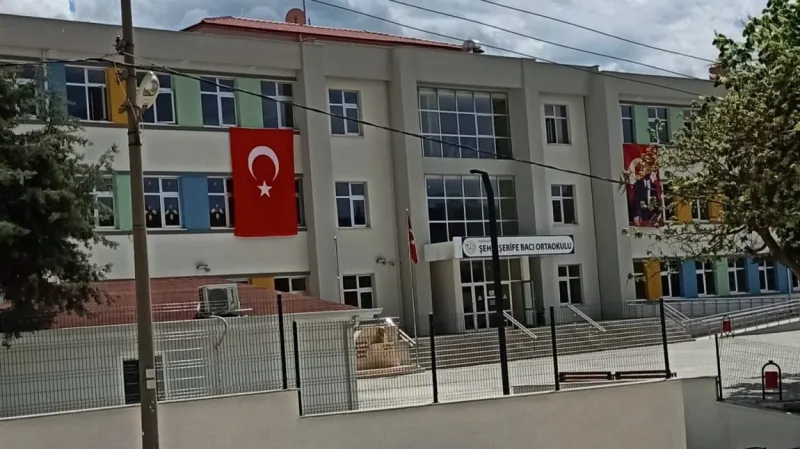 Merkez Şehit Şerife Bacı Ortaokulu - Merkez Ortaokulları
