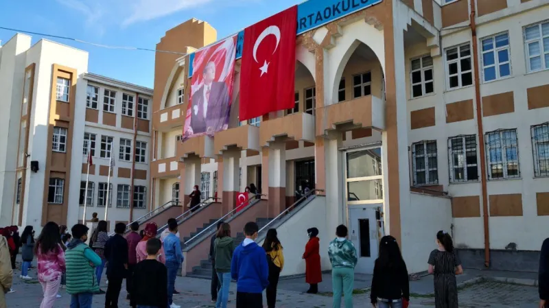 Melikgazi İbrahim Tennuri Ortaokulu - Melikgazi Ortaokulları