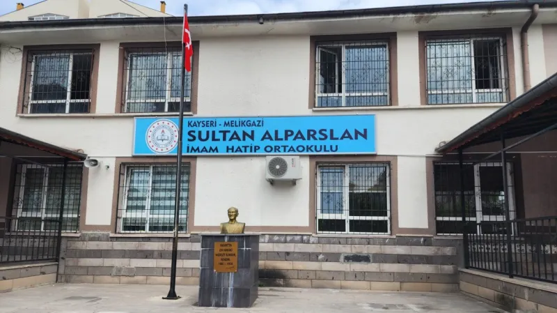 Melikgazi Sultan Alparslan İmam Hatip Ortaokulu - Melikgazi Ortaokulları
