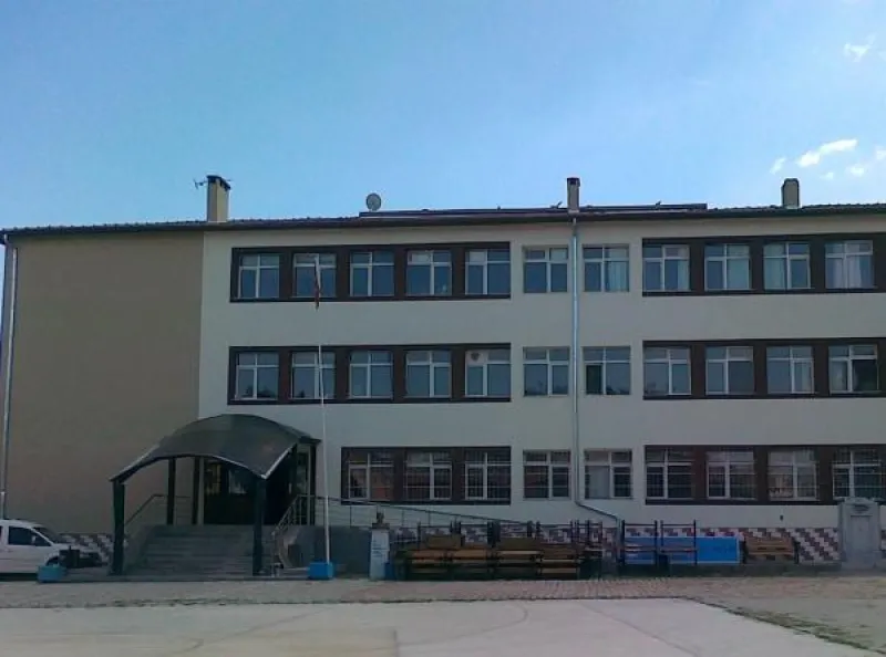 Yeşilhisar Şehit Mehmet Güngördü İmam Hatip Ortaokulu - Yeşilhisar Ortaokulları