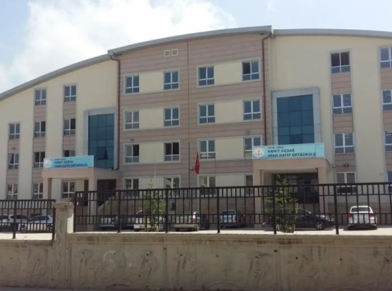 Derince Hamit Özdağ  İmam Hatip Ortaokulu - Derince Ortaokulları
