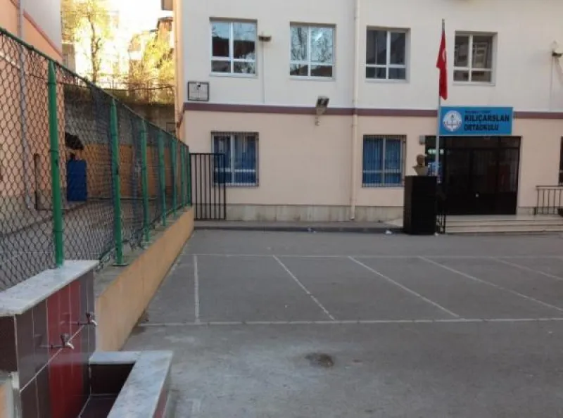 İzmit Kılıçarslan Ortaokulu - İzmit Ortaokulları