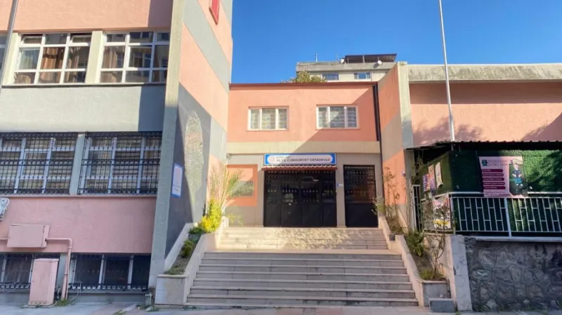 İzmit 50. Yıl Cumhuriyet Ortaokulu - İzmit Ortaokulları