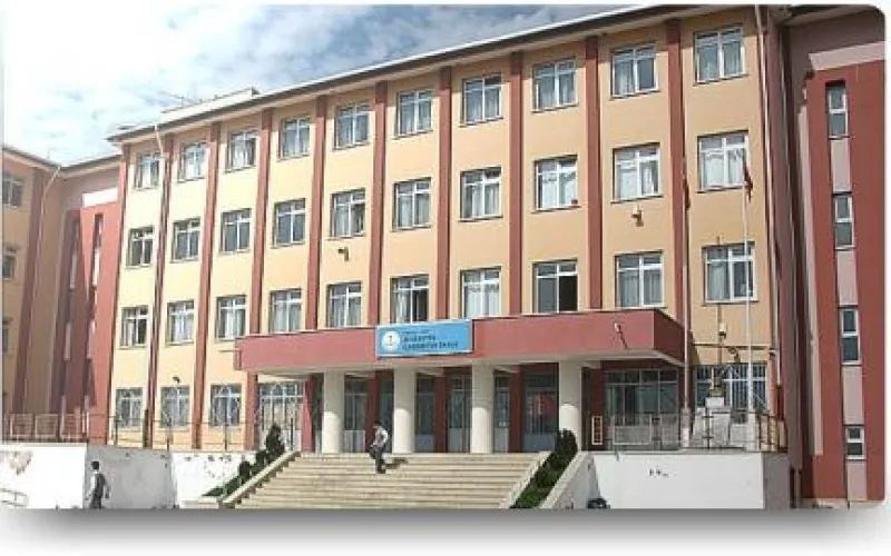 İzmit 30 Ağustos Ortaokulu - İzmit Ortaokulları