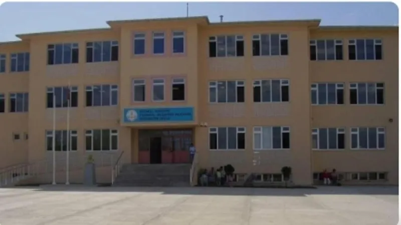 Kartepe Kartepe Pakmaya Muzaffer İncekara Ortaokulu - Kartepe Ortaokulları