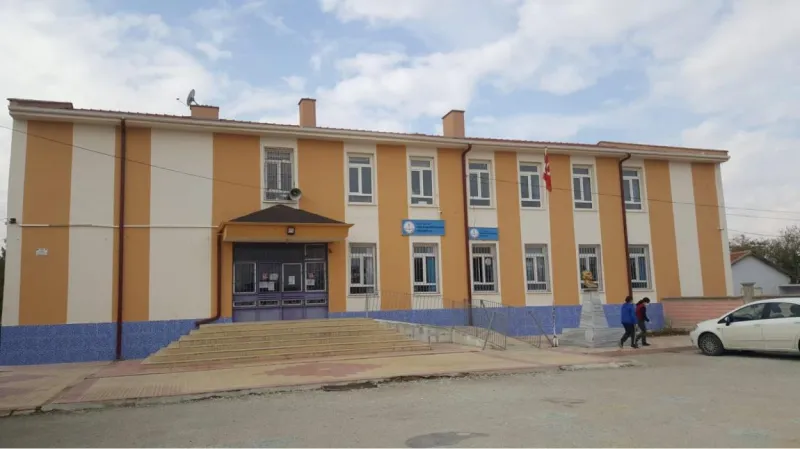 Sarayönü Gözlü Nadir Özşahin Ortaokulu - Sarayönü Ortaokulları