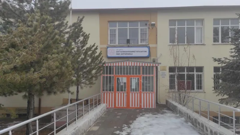 Şarkışla Şehit Kaymakam Muhammet Fatih Safitürk İmam Hatip Ortaokulu - Şarkışla Ortaokulları