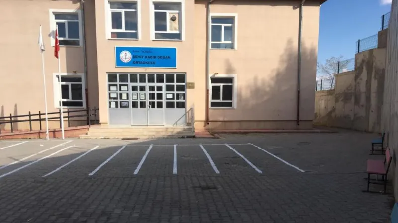 Yıldızeli Şehit Kadir Doğan Ortaokulu - Yıldızeli Ortaokulları