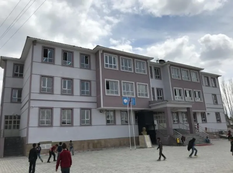 Çaldıran Şehit Binbaşı Kıvanç Cesur Ortaokulu - Çaldıran Ortaokulları