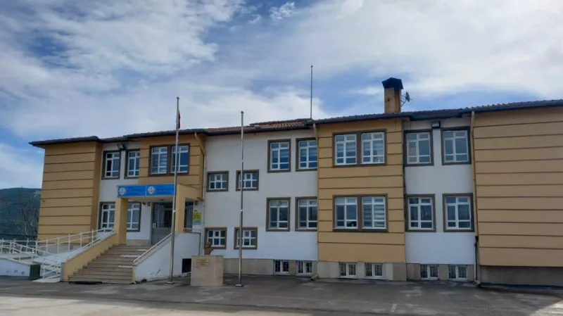 Amasya Büyük Kızılca Ortaokulu - Amasya Ortaokulları