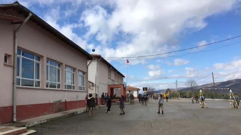 Amasya Ezine Pazar Atatürk Ortaokulu - Amasya Ortaokulları
