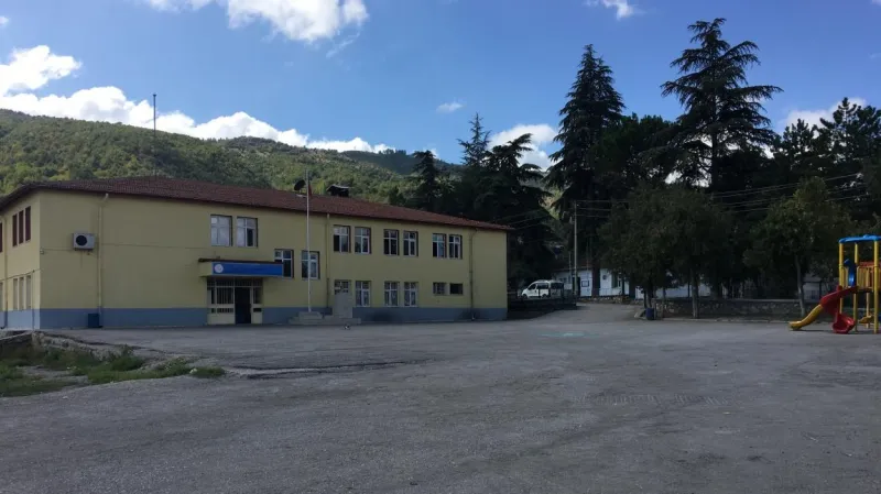 Amasya Uygur Şehit Eraslan Güngör Ortaokulu - Amasya Ortaokulları