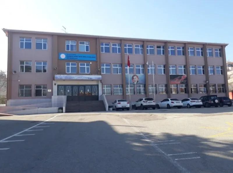 Ankara Dikmen Öğretmen Necla Kızılbağ Ortaokulu - Ankara Ortaokulları