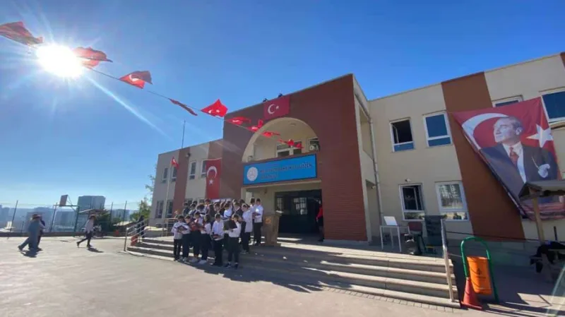 Ankara Muzaffer Bahri Kutluözen Ortaokulu - Ankara Ortaokulları