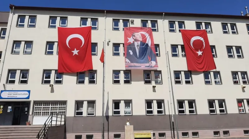 Ankara Nimet-Bahri Kutluözen Ortaokulu - Ankara Ortaokulları