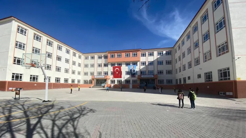 Ankara Şehit Kadir Yalçın Ortaokulu - Ankara Ortaokulları