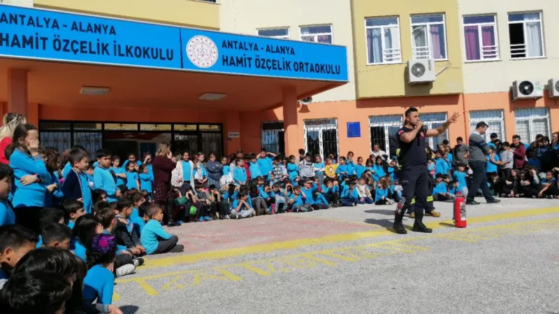 Antalya Hamit Özçelik Ortaokulu - Antalya Ortaokulları