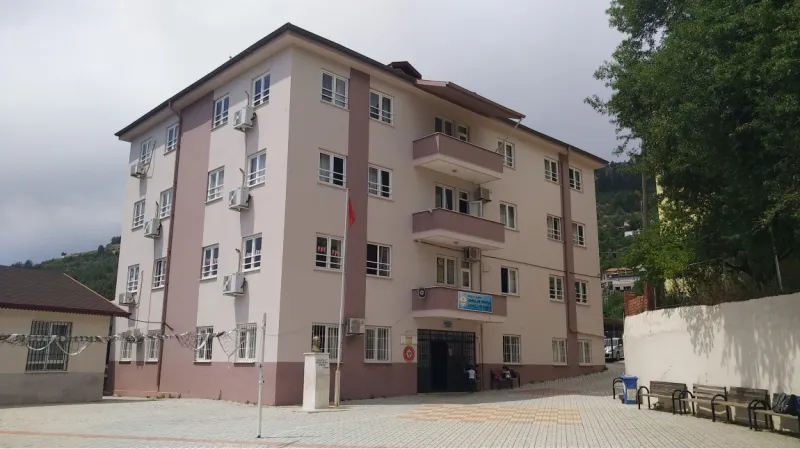 Antalya Hamdullah Emin Paşa Ortaokulu - Antalya Ortaokulları