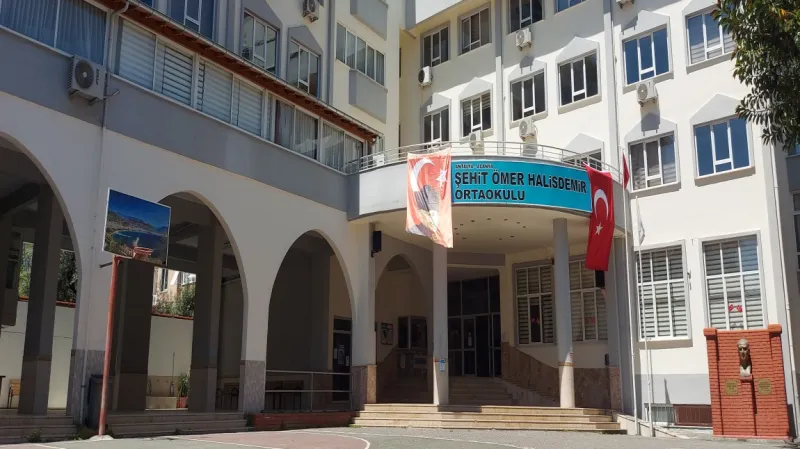 Antalya Şehit Ömer Halisdemir Ortaokulu - Antalya Ortaokulları