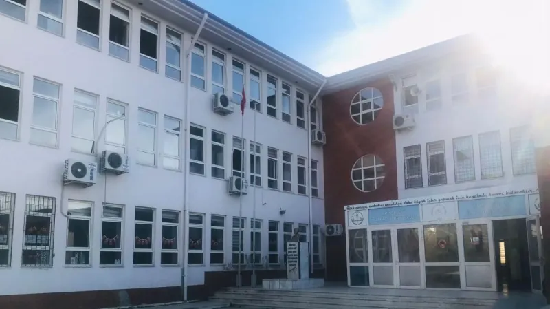 Antalya Emişbeleni İmam Hatip Ortaokulu - Antalya Ortaokulları