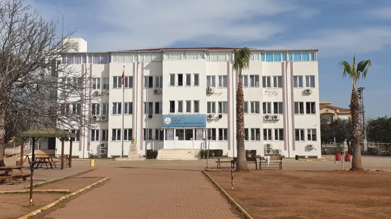 Antalya Ayşe Sak İmam Hatip Ortaokulu - Antalya Ortaokulları