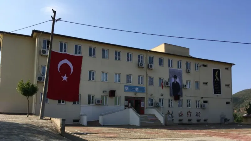 Antalya Macar Fahri Özçelik Ortaokulu - Antalya Ortaokulları