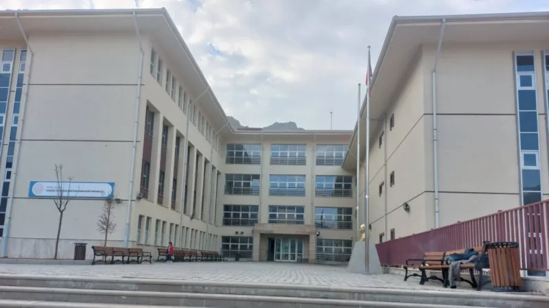 Artvin Yusufeli 15 Temmuz Şehitleri İmam Hatip Ortaokulu - Artvin Ortaokulları