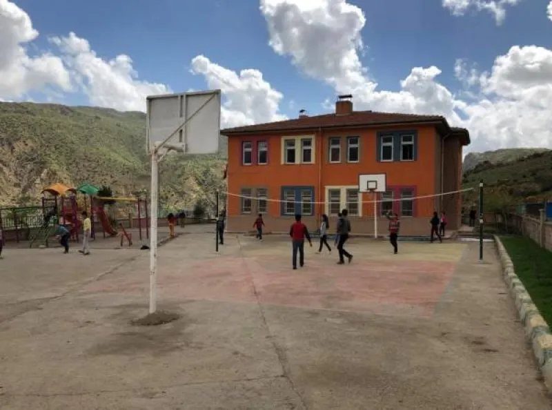 Batman Yukarı Alıçlı Ortaokulu - Batman Ortaokulları