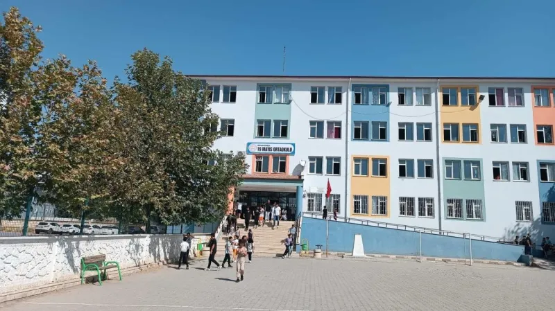 Batman 19 Mayıs Ortaokulu - Batman Ortaokulları