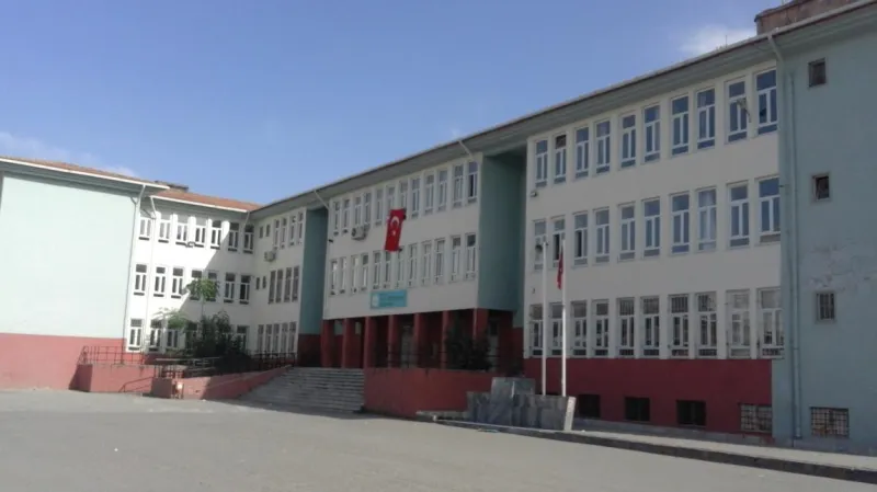 Batman Şehit Öğretmenler Ortaokulu - Batman Ortaokulları